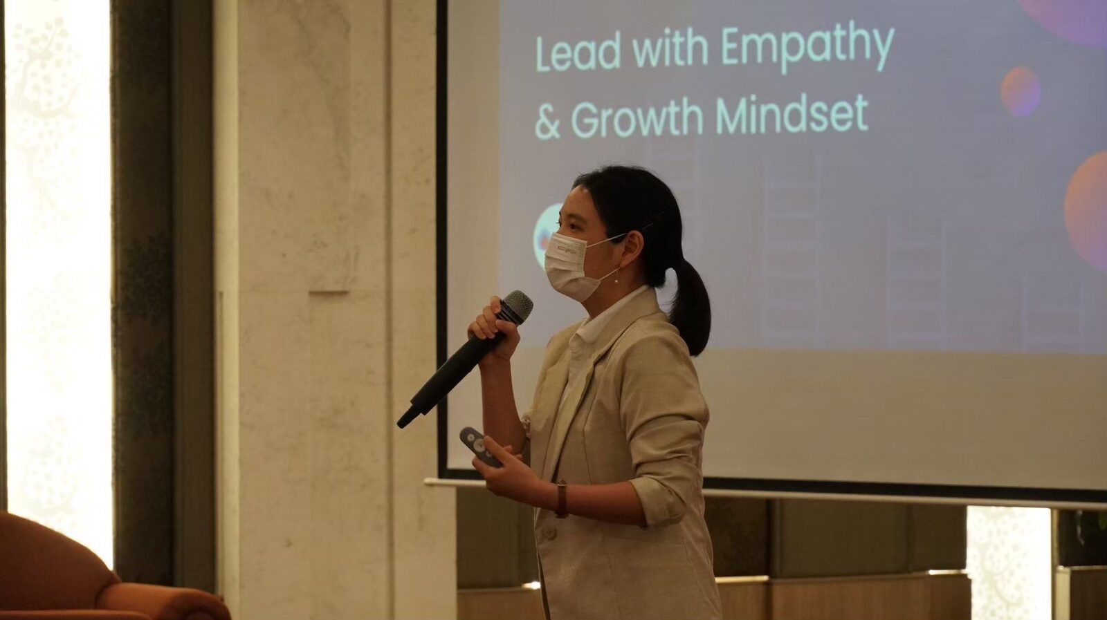 สไลด์หัวข้อ Lead with Empathy and Growth Mindset